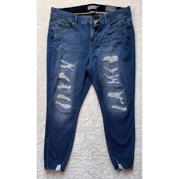 NWT Torrid Bombshell Skinny Premium Stretch High-Rise Destructed Jean, Size 22R - Picture 12 of 16